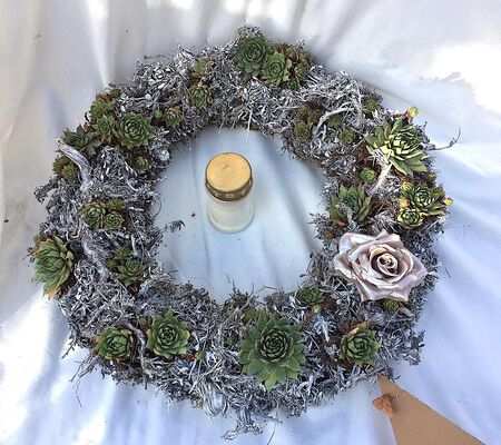 ewiger Gedenkkranz mit Hauswurz