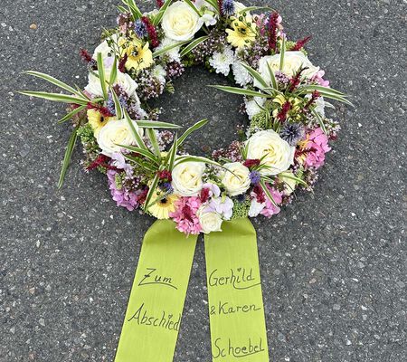 Blütenkranz weisse Rosen und co im August