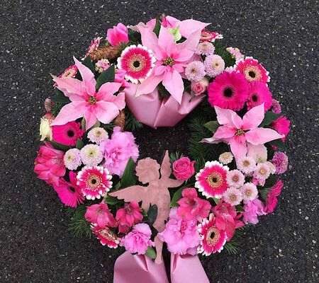 Kranz in rosa im Dezember