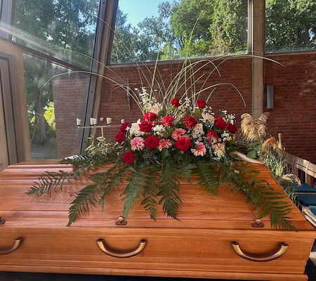 rote Rosen mit. Sommerflor weiss- August