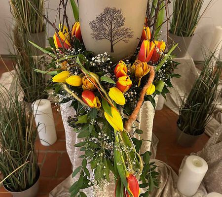 Urnen Kranz mit Tulpen