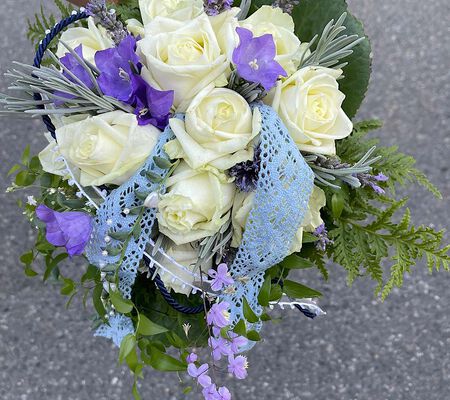 Brautstrauss weiss blau -August