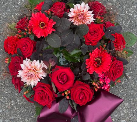 Urnenkranz in rot- Juli